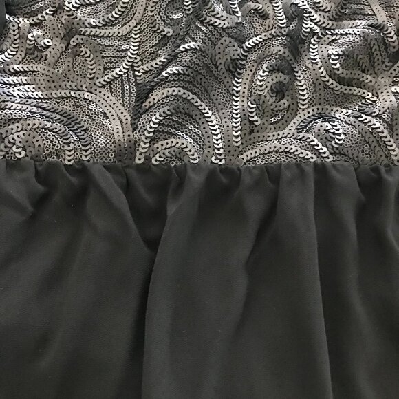 NWT - Torrid Short Sleeves Mesh Blouse with Sequin in the Front - Picture 11 of 15